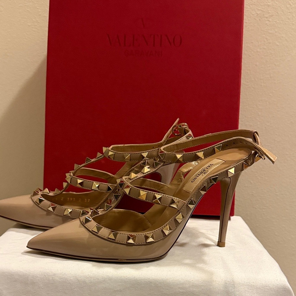 Valentino Garavani Rockstud Pumps - Picture 2 of 6